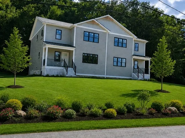 27 Rollins St #B, Groveland, MA 01834