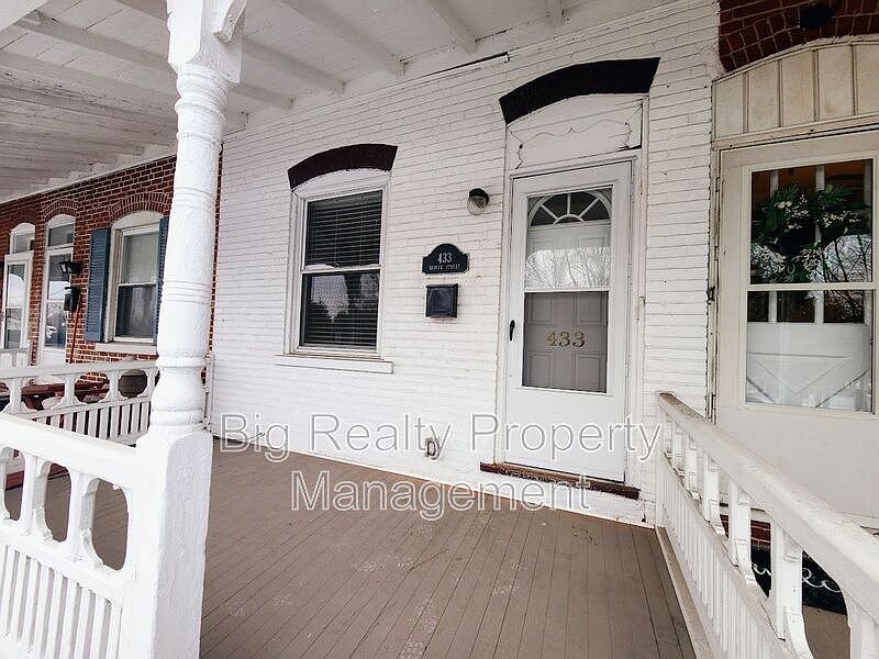 1st image of 433 Beaver St