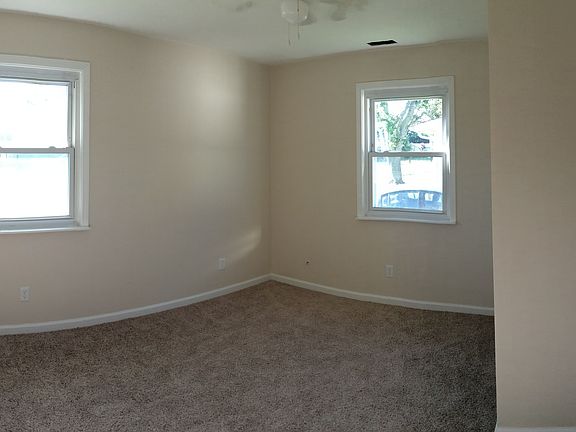 3rd image of 1001 N Tralan Dr