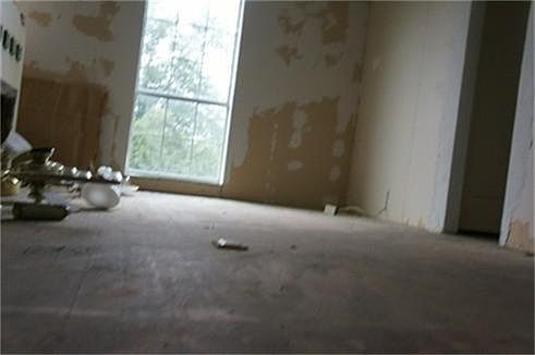 3rd image of 212 W 6th St