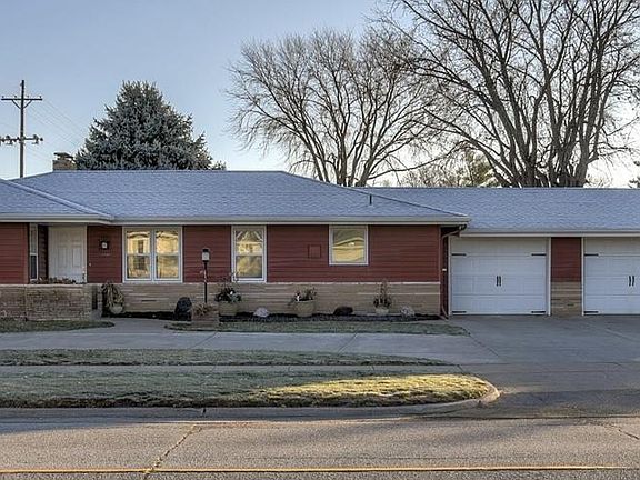 3rd image of 1550 N Lincoln Ave