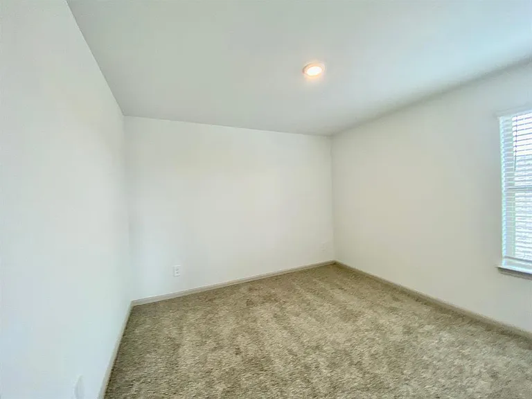 1515 Wells Manor Ln — Photo 16