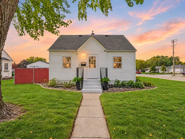 233 5th Ave NE, Osseo, MN 55369