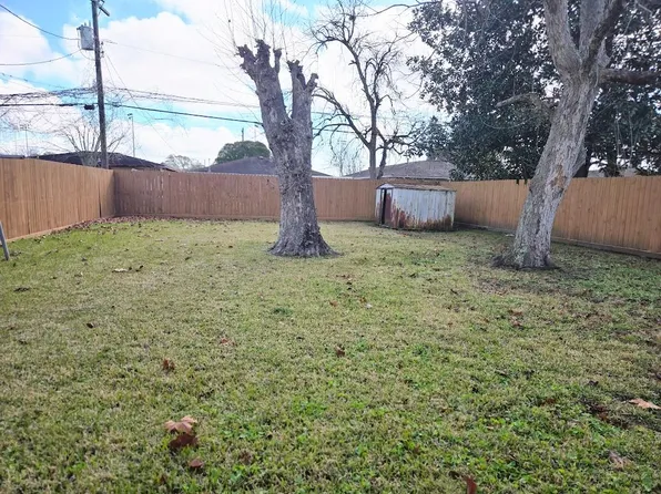 106 N Texas St, Texas City, TX 77591