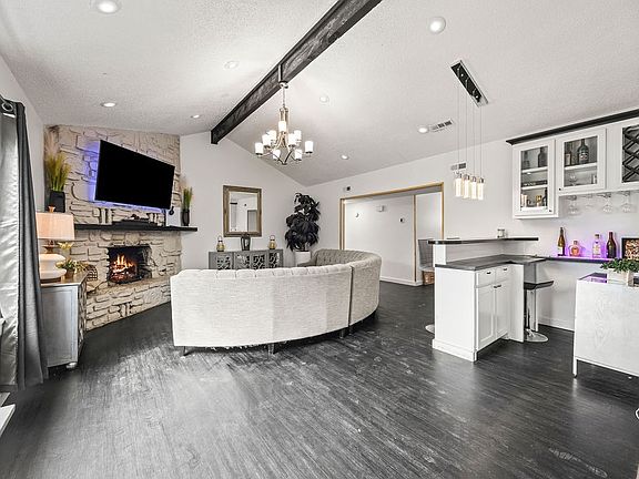 5th image of 2714 W Ash St