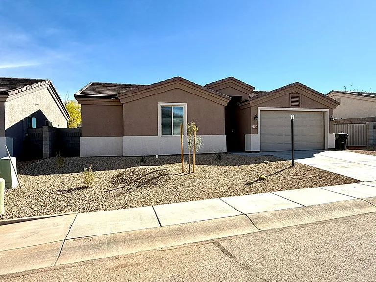 3774 Meadowbrook Ln — Photo 3