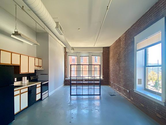 3rd image of 309 Delaware St APT 202
