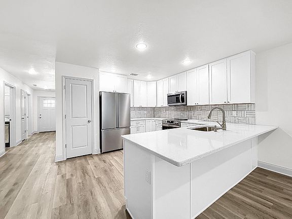 5th image of 4106 Lime Ave SE
