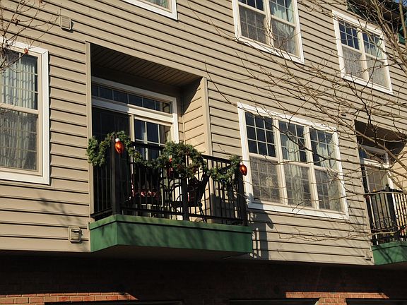 3rd image of 304 Jefferson Ave