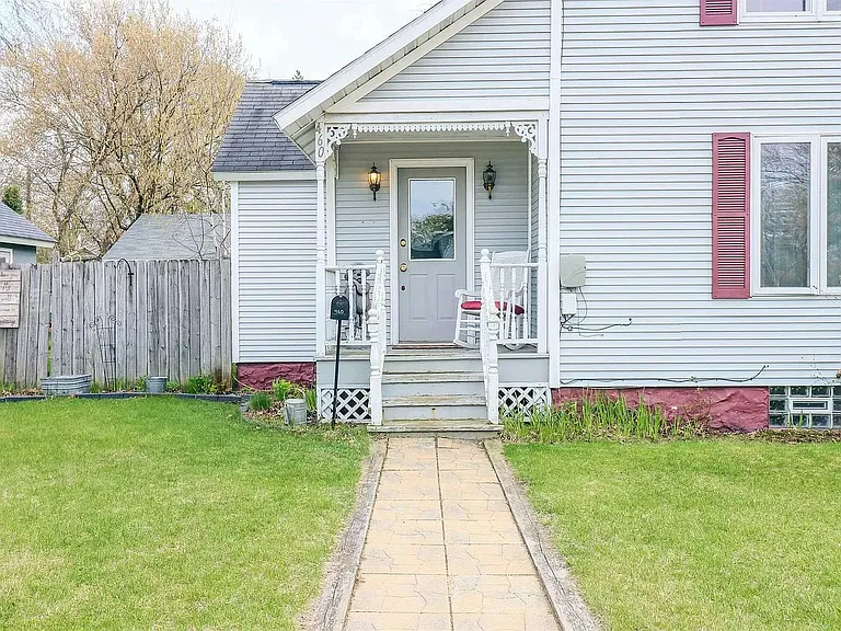 460 Spruce St — Photo 1