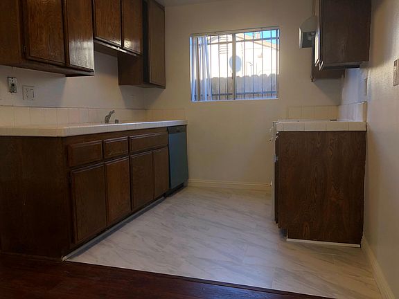 5th image of 14715 S Budlong Ave #4