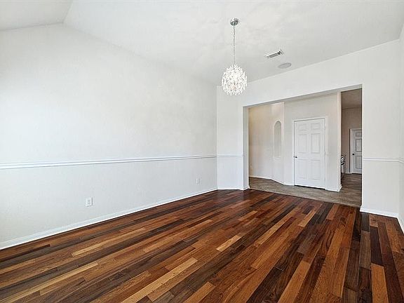 4th image of 9402 Glendown Ln