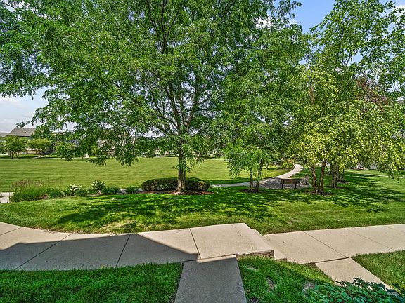 2nd image of 284 Edmundton Cir