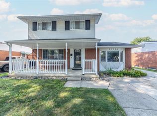 37726 Walnut St, Romulus, MI 48174