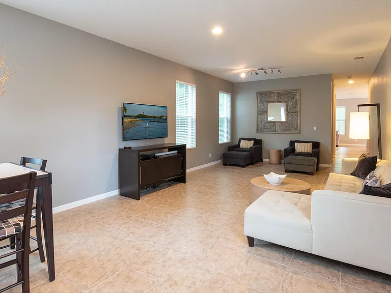 108 Canterbury Pl — Photo 10