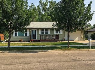 407 17th Ave SE, Minot, ND 58701