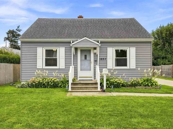 1037 Staub Ct NE, Cedar Rapids, IA 52402