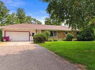 911 Weeping Willow Dr, Wisconsin Rapids, WI 54494