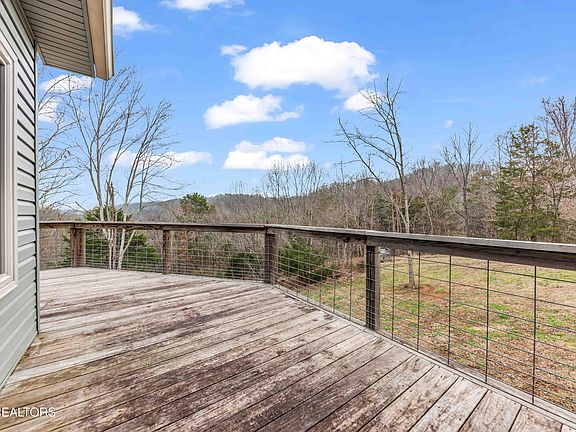 5th image of 810 Mannis Rd