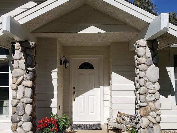 3rd image of 39301 Thornberry Mountain View Ct