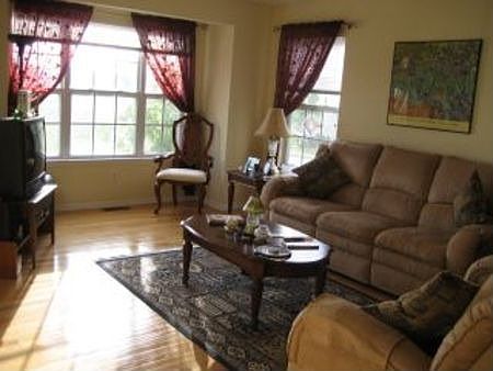 2nd image of 162 Vista Ter #16-2