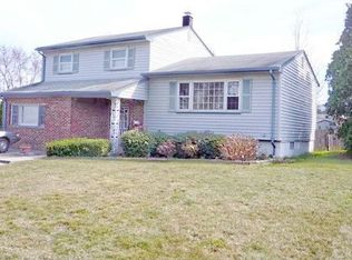 8 Wick Dr, Sayreville, NJ