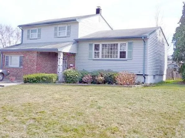 8 Wick Dr, Sayreville, NJ 08872