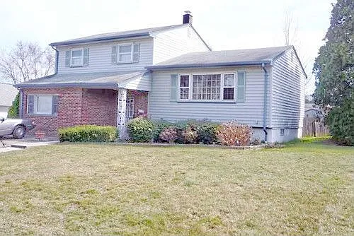 8 Wick Dr photo 1