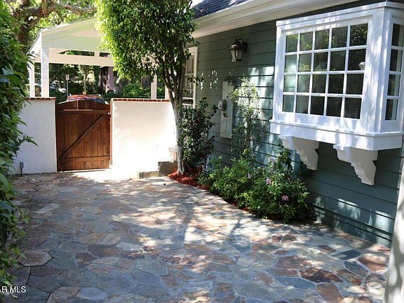 3rd image of 818 N Beverly Glen Blvd