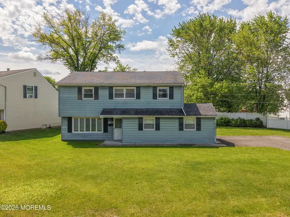 17 Coach Drive, Hazlet, NJ 07730