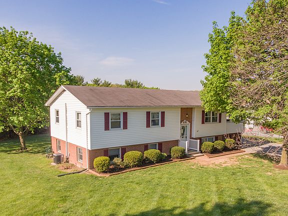2nd image of 108 White Pine Cir