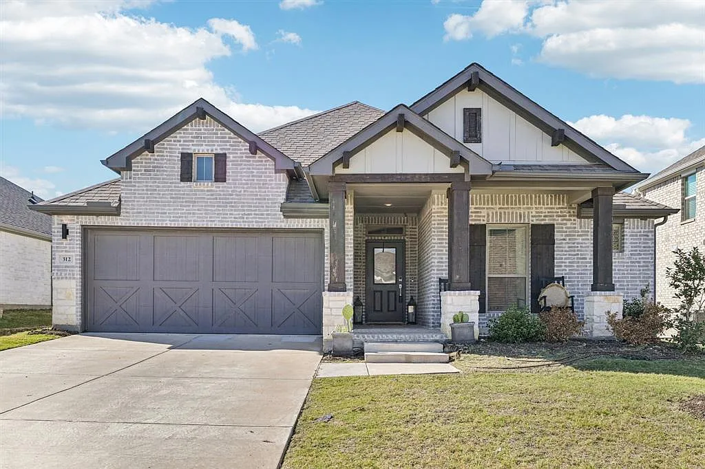 3 bed, 1977 sqft, $2,300 — Photo 1