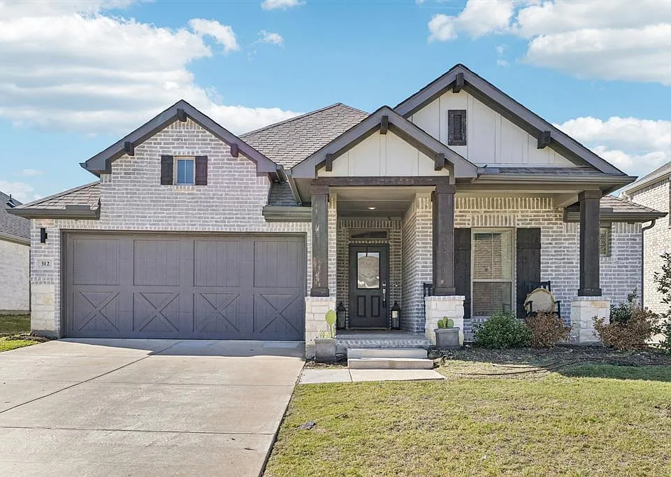 312 Scenic Point Dr