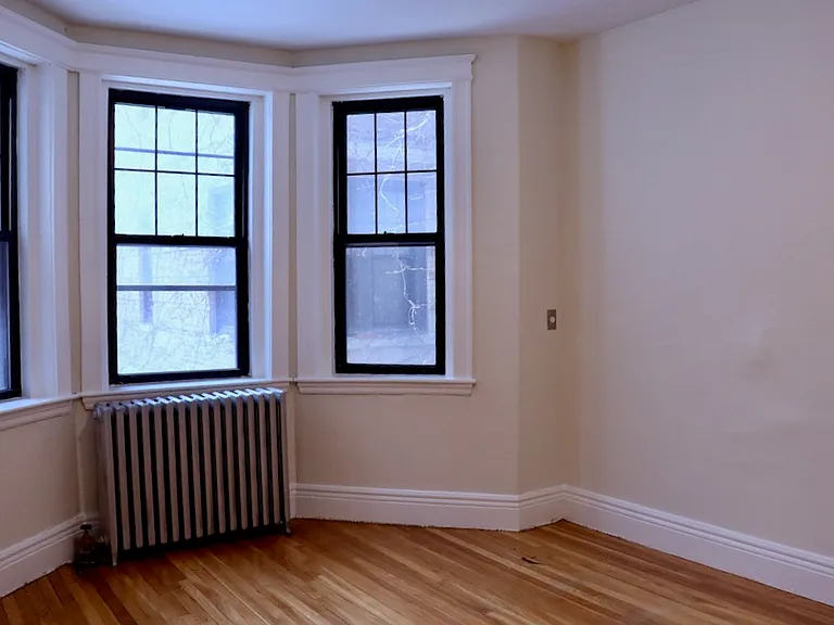 56 Queensberry St #7 — Photo 6