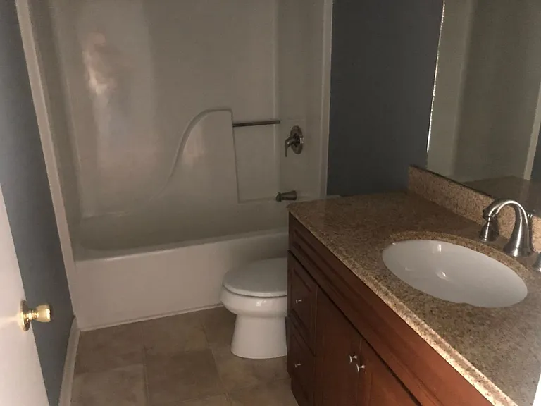670 Shadywood Ln — Photo 12