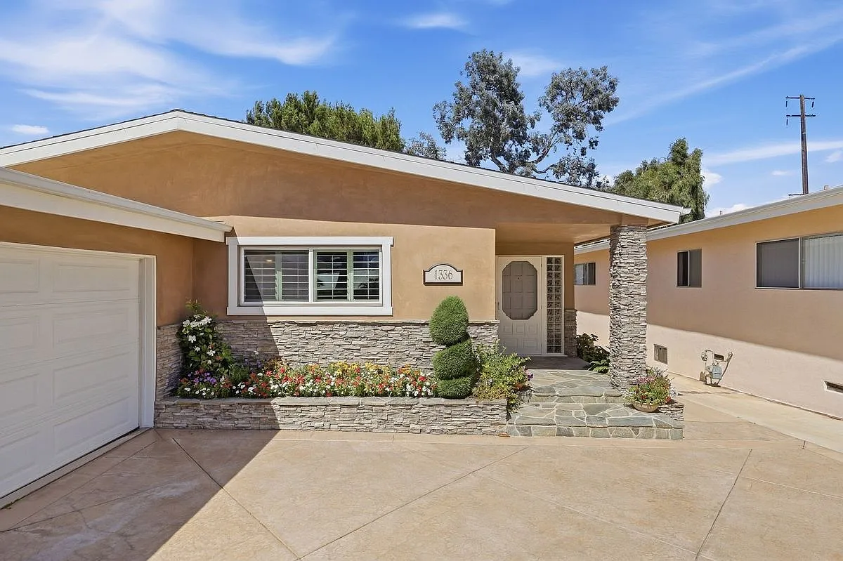 3 bed, 2.0 bath, 1580 sqft, $6,800 — Photo 3