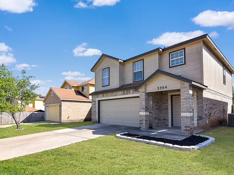 3304 Regency Ct — Photo 2
