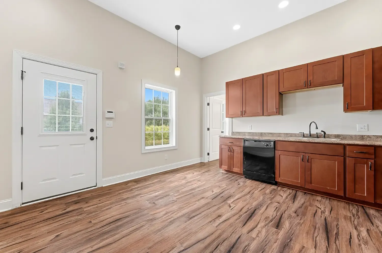 Studio, 950 sqft, $1,115 — Photo 3