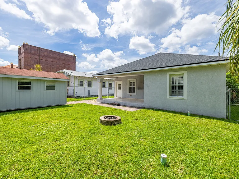 2323 W Cherry St — Photo 18