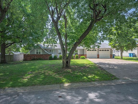 2nd image of 1007 Skyline Dr
