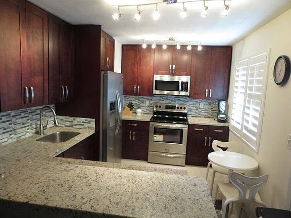 3rd image of 3240 Mary St APT S201