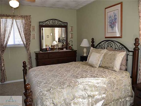 4th image of 2634 Newport Dr