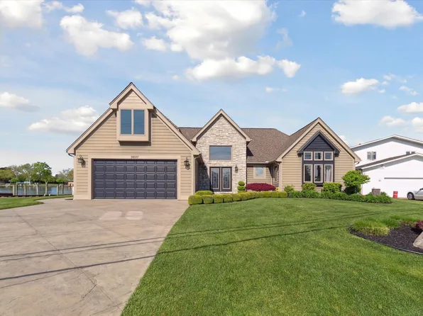 38017 Huron Pointe Dr, Harrison Township, MI 48045