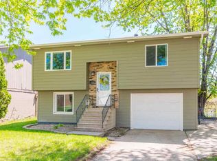 4809 W Saint James Dr, Sioux Falls, SD 57106