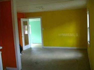 4th image of 122 Murphy St