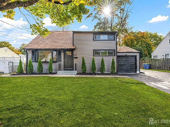 2nd image of 435 Warfield Rd