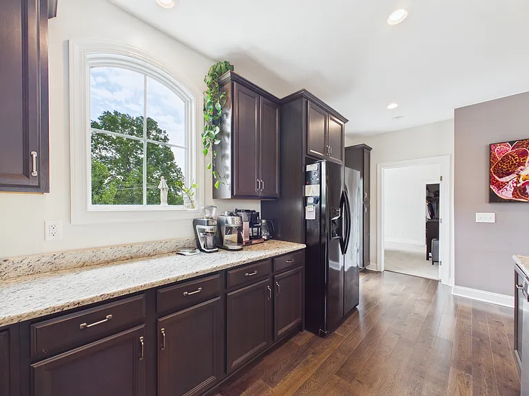 912 Kentwood Dr — Photo 21