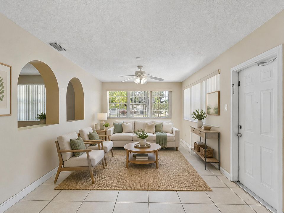 1st image of 425 CHURCHILL Road