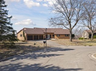 3108 Foxpoint Cir, Burnsville, MN 55337