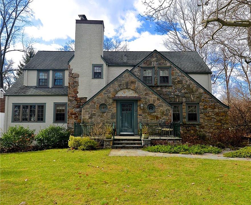 1st image of 15 Blackthorn Ln